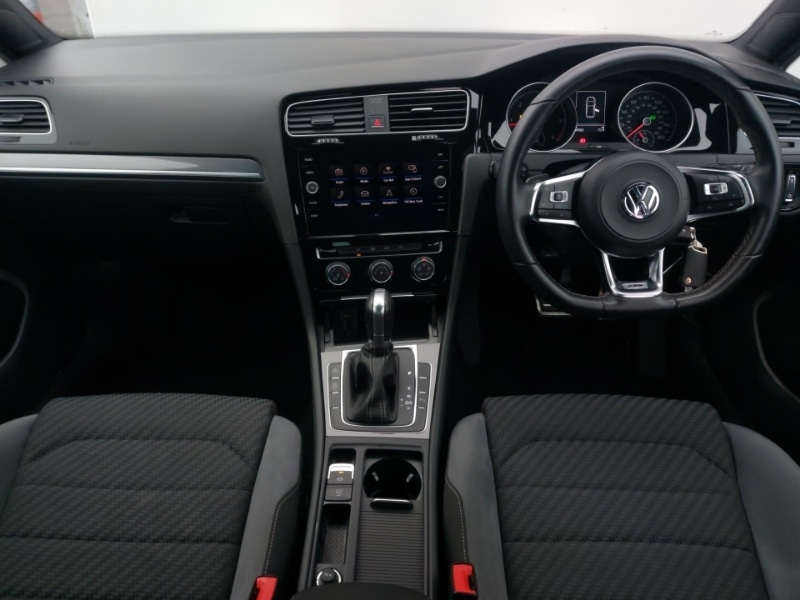 Used Volkswagen Golf 2017 for sale - 76254700: Photo 2