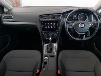 Used Volkswagen Golf 2018 for sale - 77197939: Photo