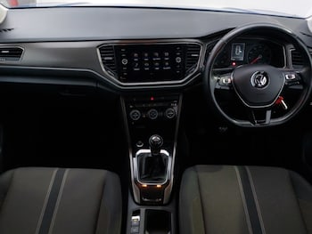 Used Volkswagen T-Roc 2018 for sale - 76221582: Photo