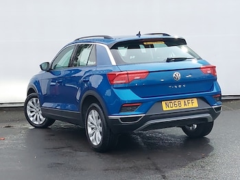 Used Volkswagen T-Roc 2018 for sale - 76221582: Photo