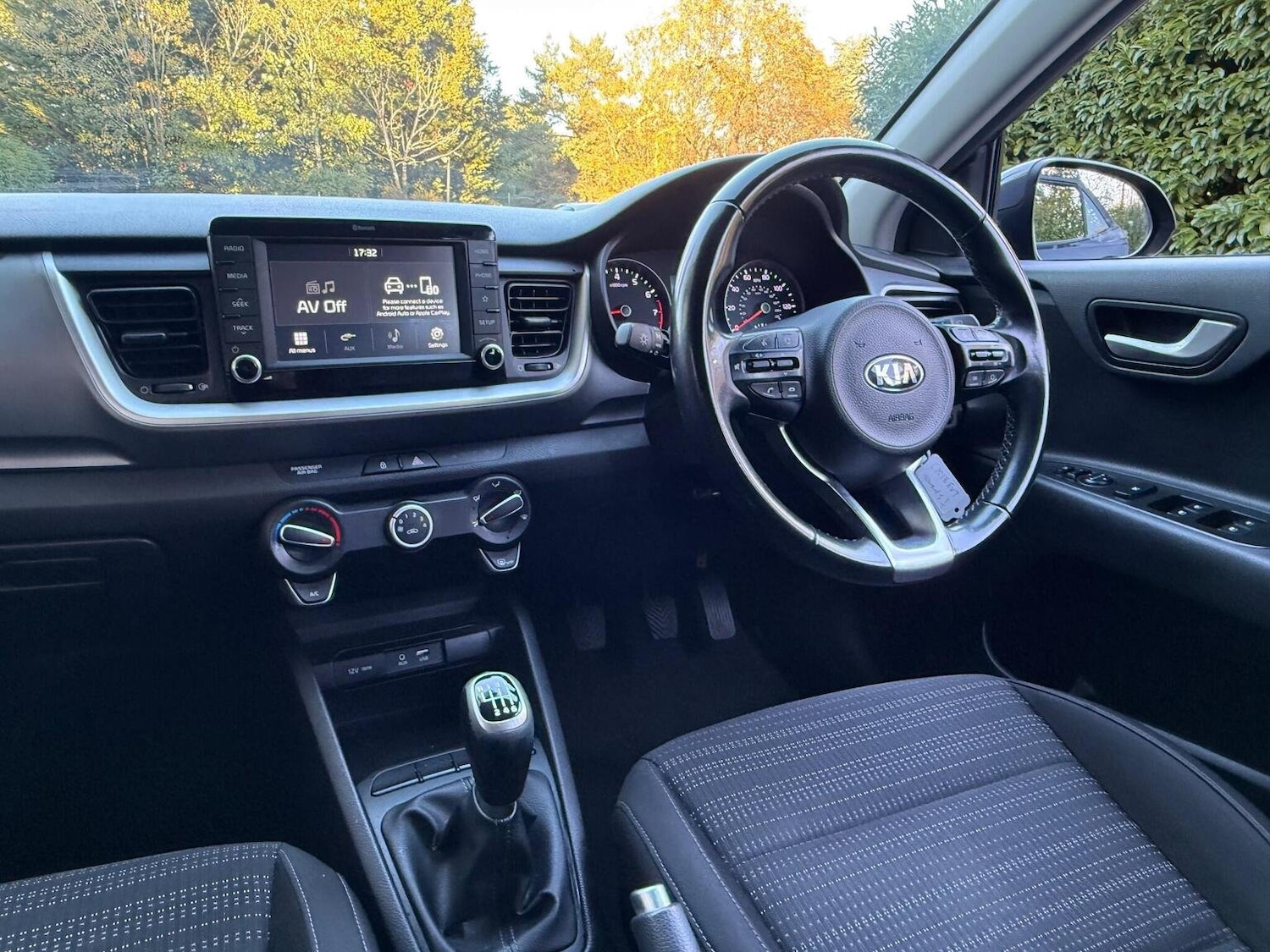 Used Kia Stonic 2018 for sale - 77539192: Photo 25