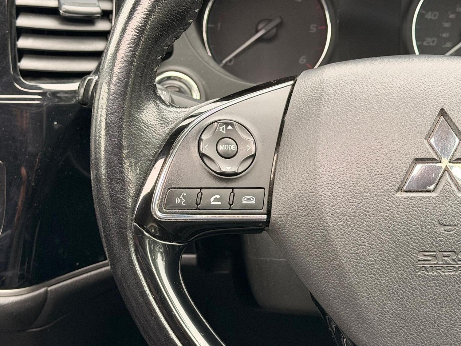 Used Mitsubishi Outlander 2015 for sale - 77945783: Photo 46