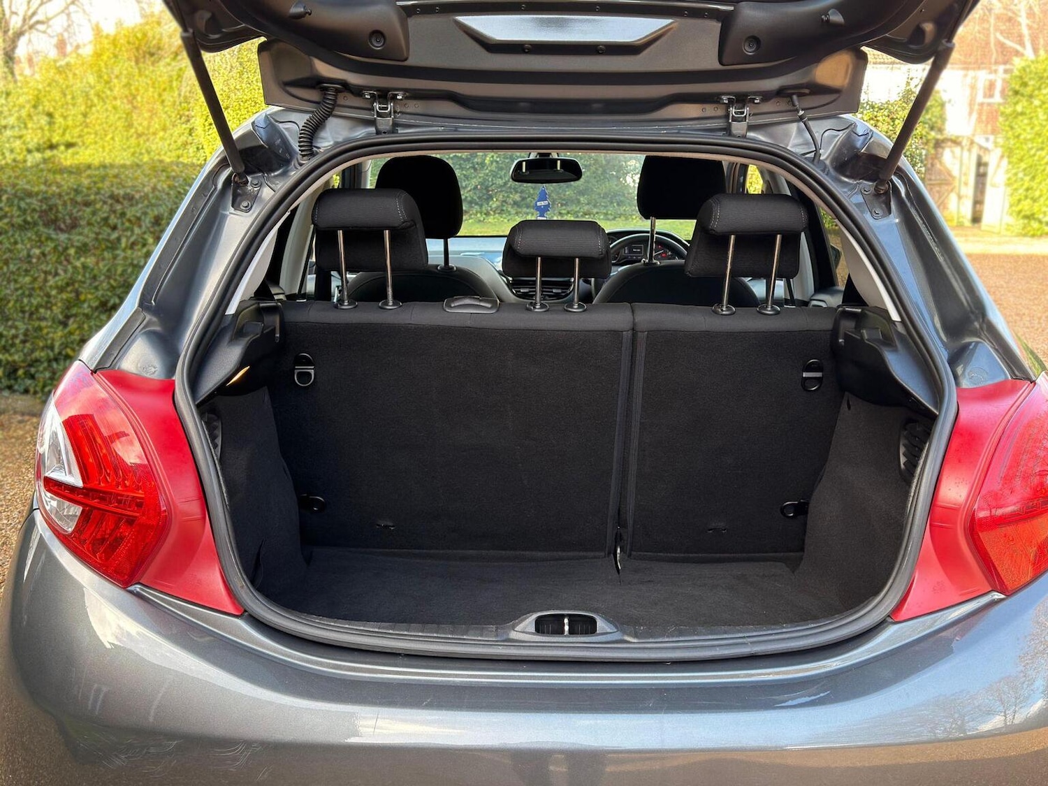 Used Peugeot 208 2013 for sale - 77735664: Photo 24