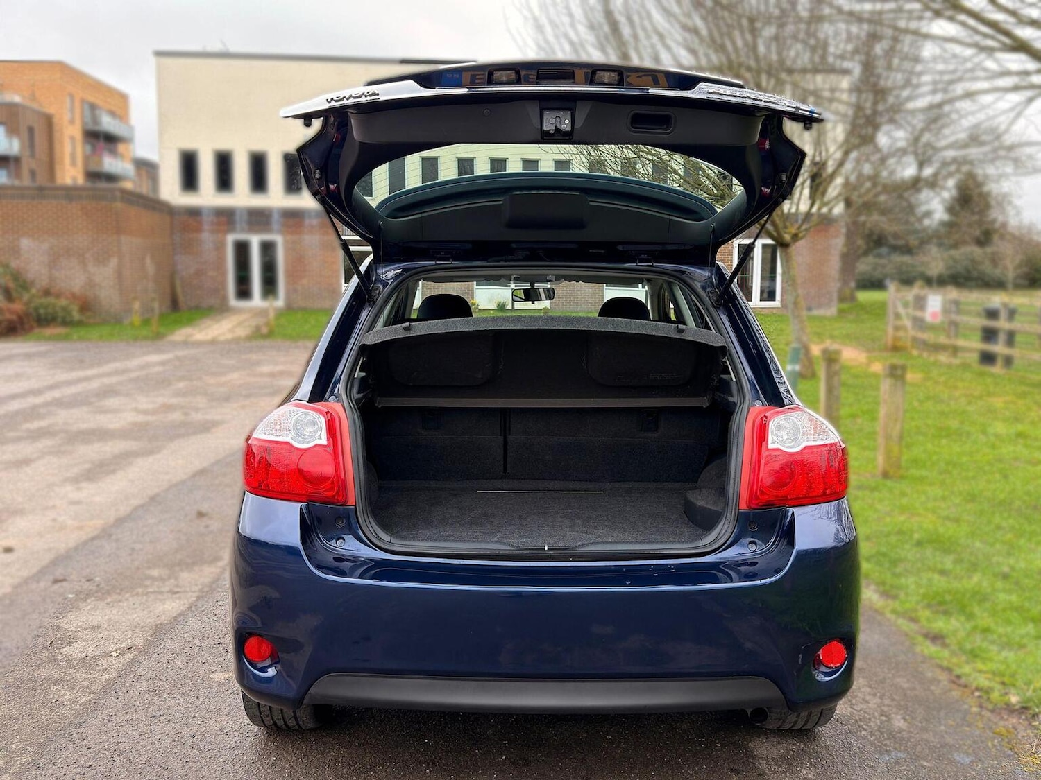 Used Toyota Auris 2010 for sale - 77639017: Photo 25