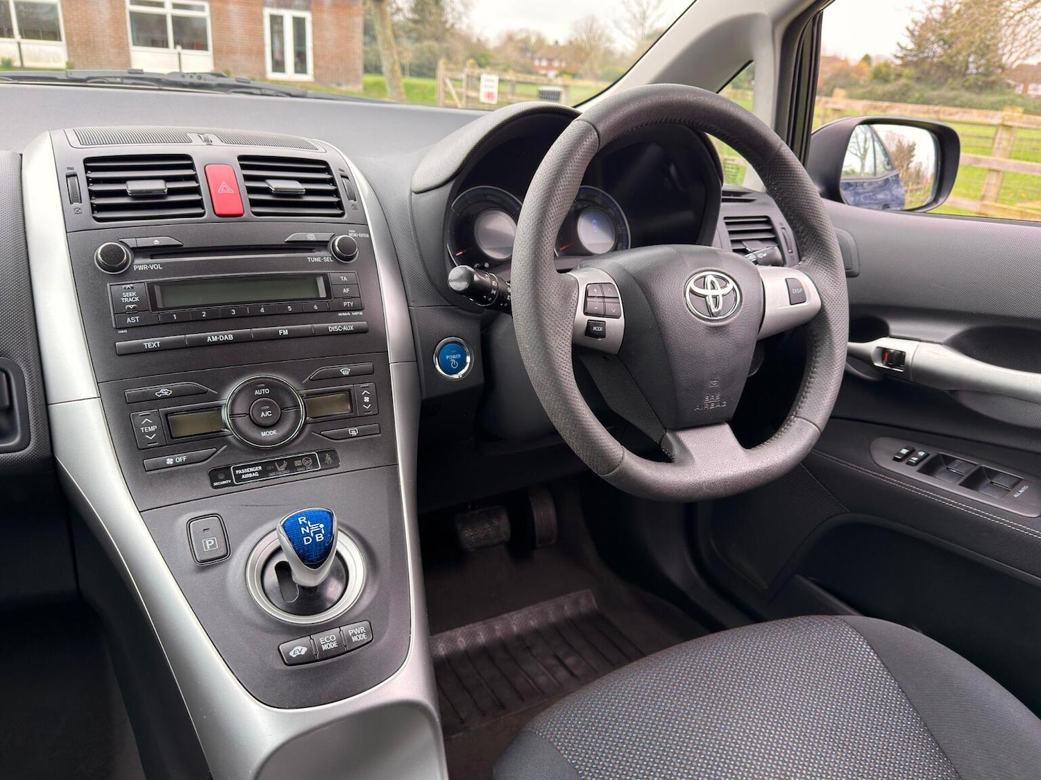 Used Toyota Auris 2010 for sale - 77639017: Photo 28