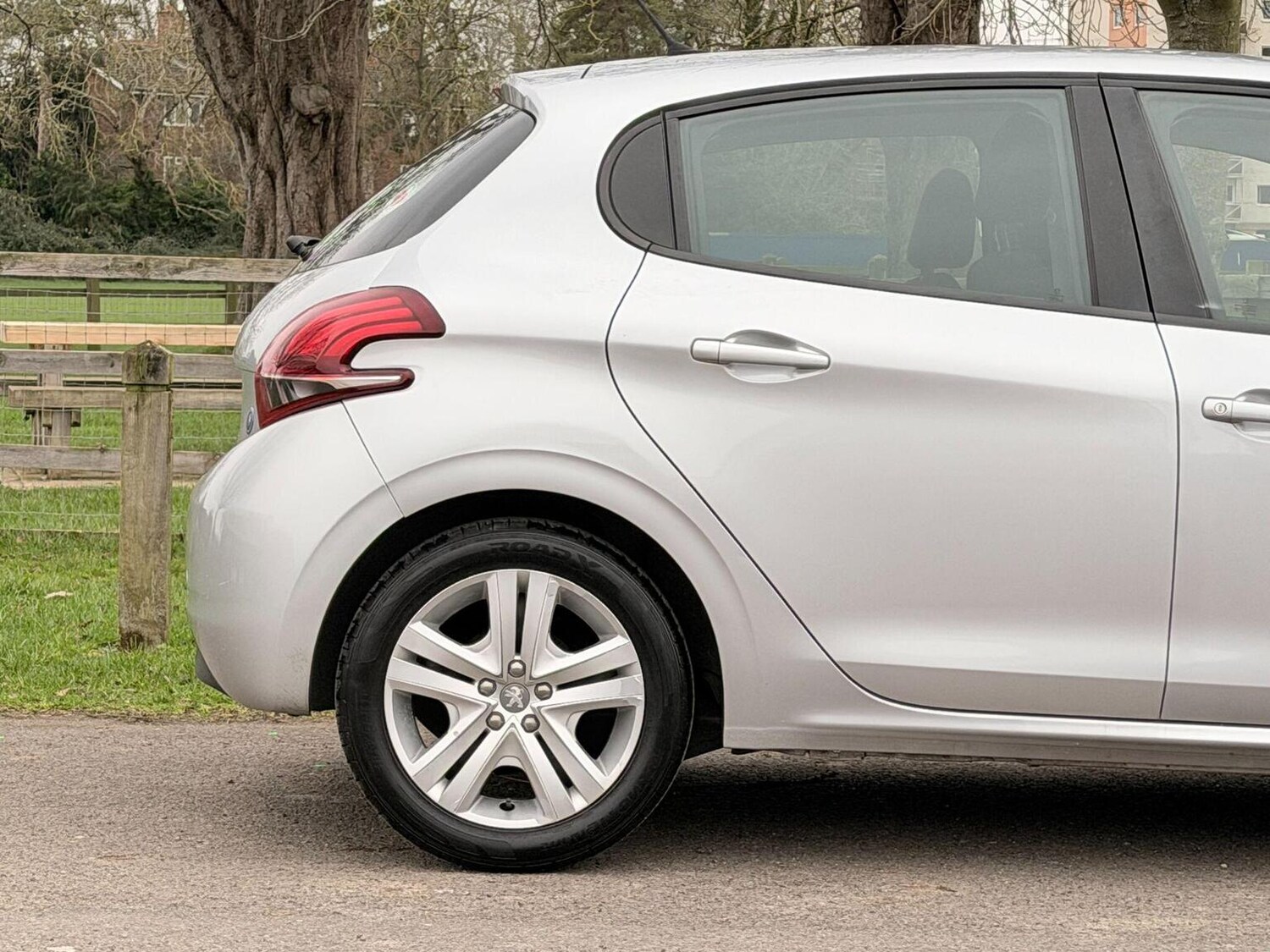 Used Peugeot 208 2018 for sale - 77687623: Photo 18