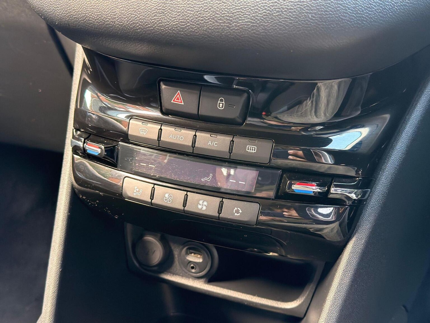 Used Peugeot 208 2013 for sale - 77539202: Photo 36