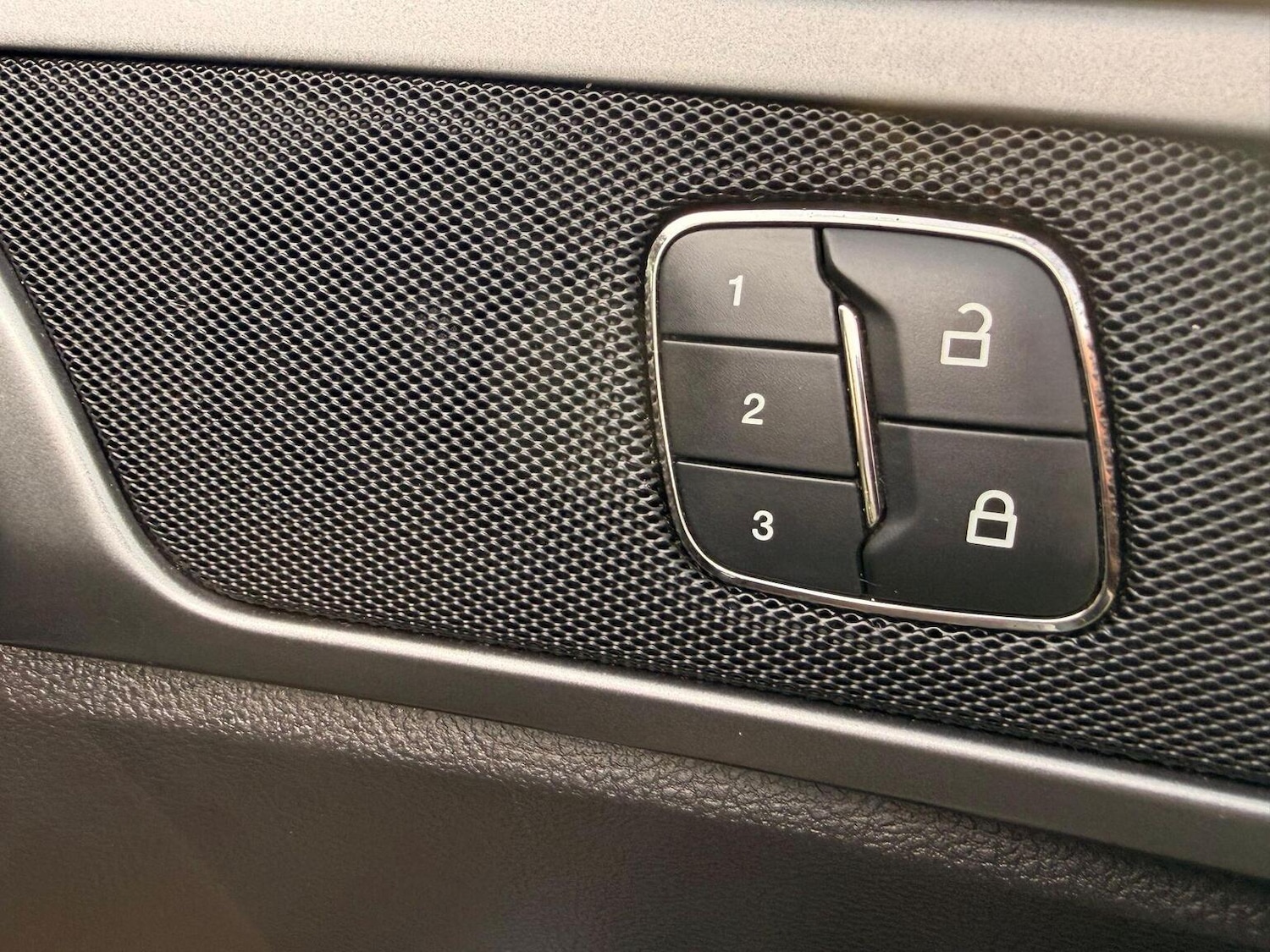 Used Ford Mondeo 2015 for sale - 77632444: Photo 40