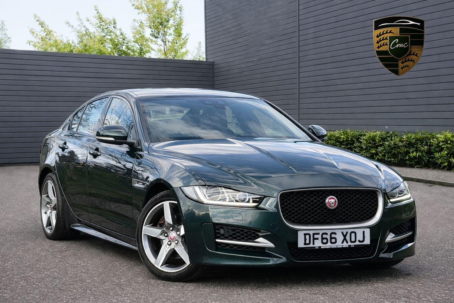 Used Jaguar XE 2017 for sale - 77650050: Photo 1