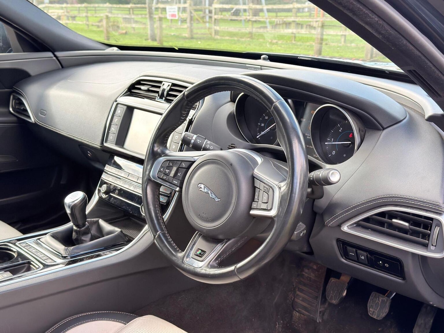 Used Jaguar XE 2017 for sale - 77650050: Photo 25