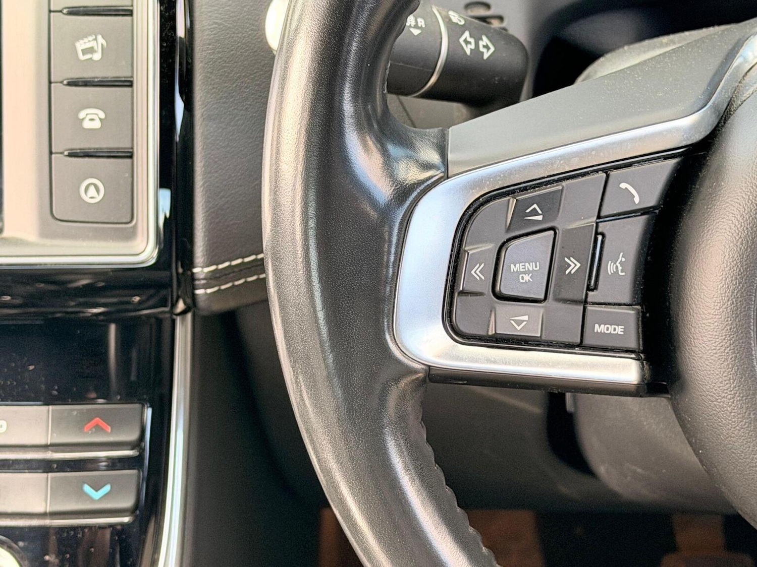 Used Jaguar XE 2017 for sale - 77650050: Photo 31