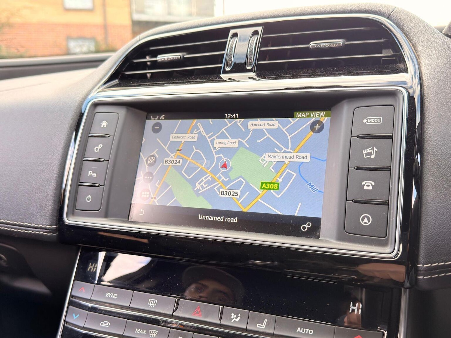 Used Jaguar XE 2017 for sale - 77650050: Photo 33