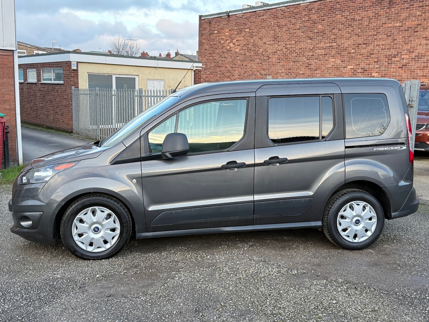 Used Ford Tourneo Connect 2016 for sale - 76555368: Photo 6