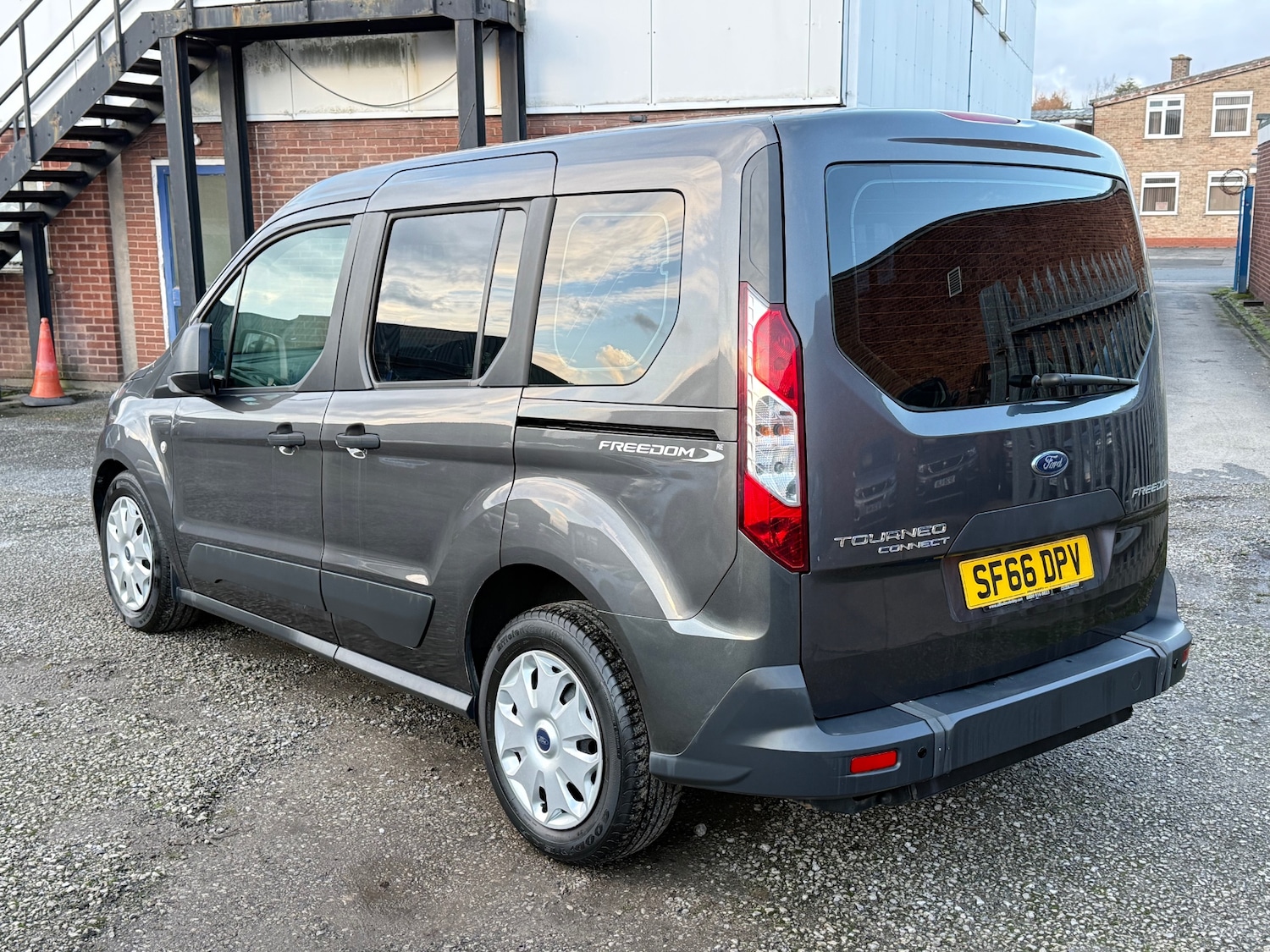 Used Ford Tourneo Connect 2016 for sale - 76555368: Photo 9