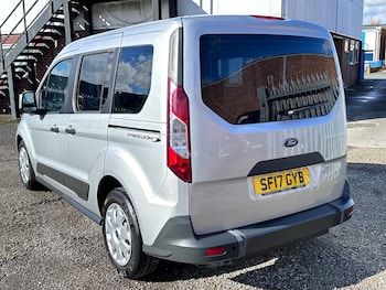 Used Ford Tourneo Connect 2017 for sale - 79119800: Photo