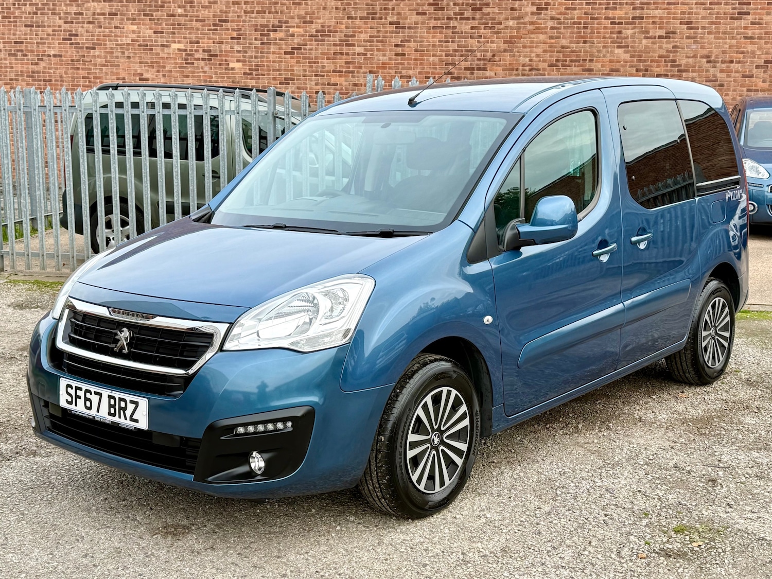 Used Peugeot Partner Tepee 2017 for sale - 76335255: Photo 3