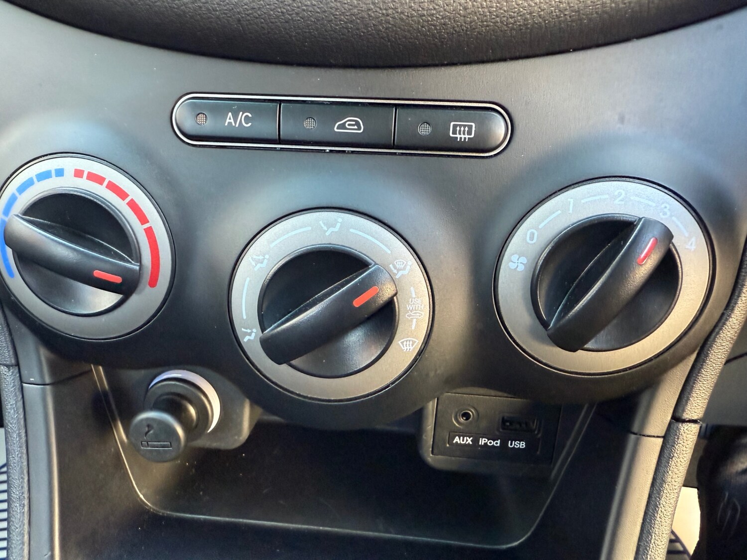 Used Hyundai i10 2013 for sale - 75684692: Photo 15