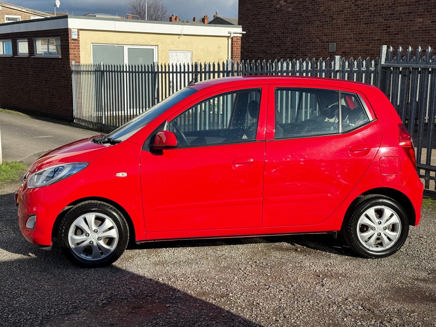 Used Hyundai i10 2013 for sale - 75684692: Photo 3