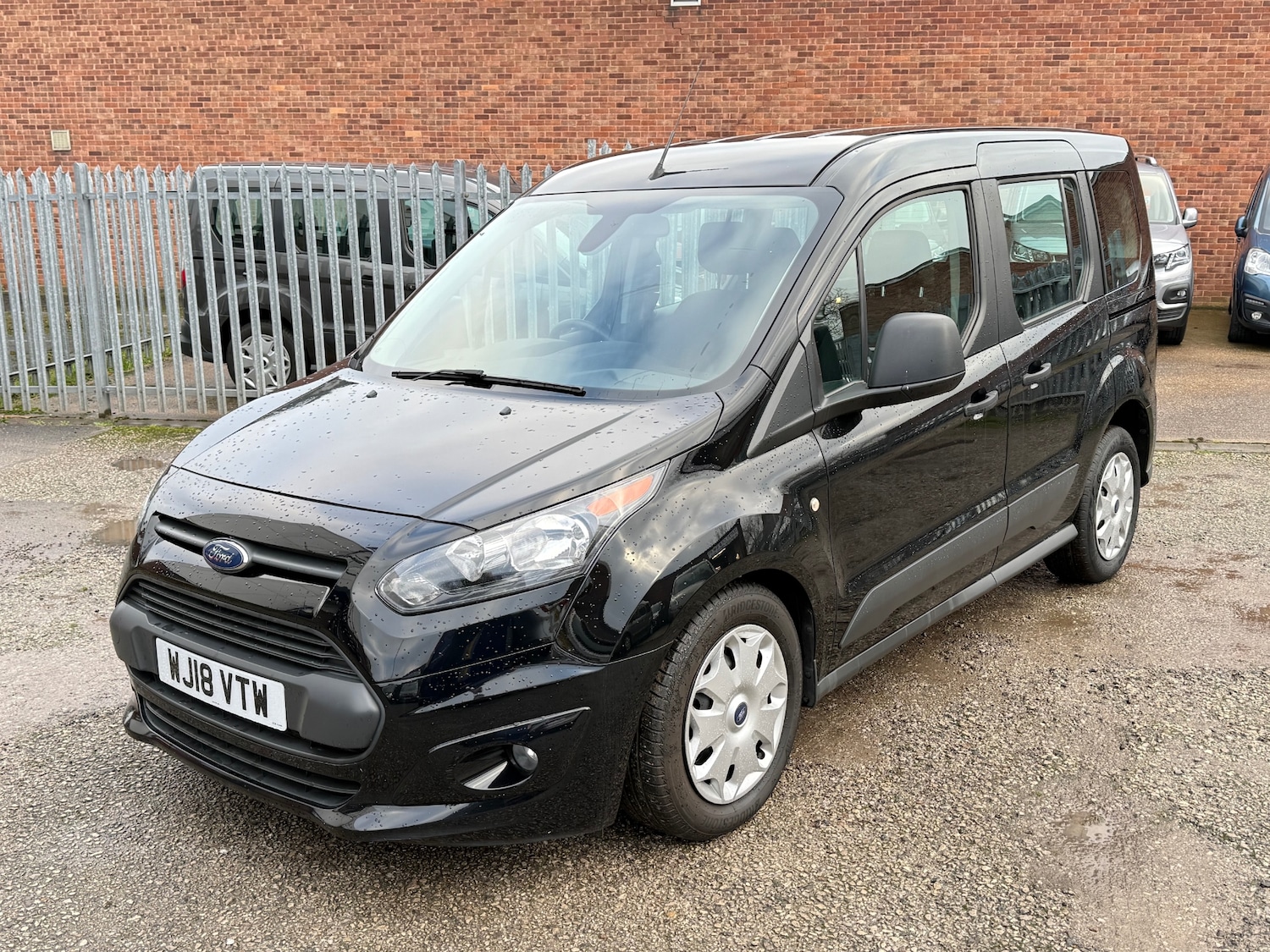 Used Ford Tourneo Connect 2018 for sale - 76444483: Photo 4