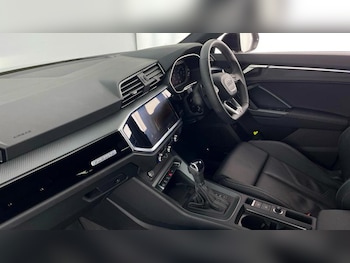 Used Audi Q3 2025 for sale - 76476811: Photo