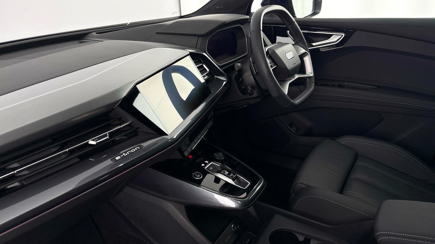 Used Audi Q4 e-tron 2024 for sale - 77602343: Photo 2