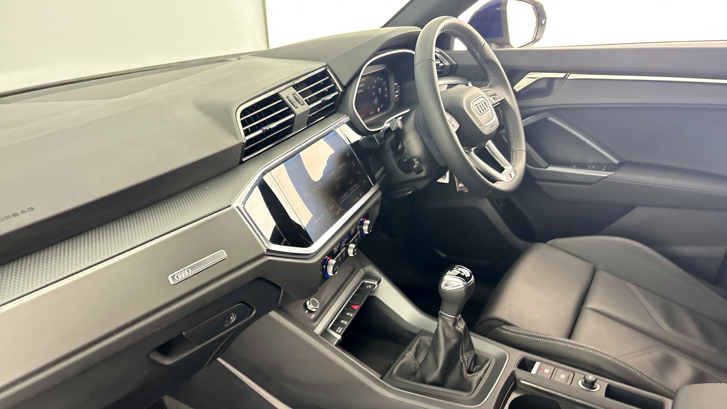 Used Audi Q3 2024 for sale - 77602430: Photo 2