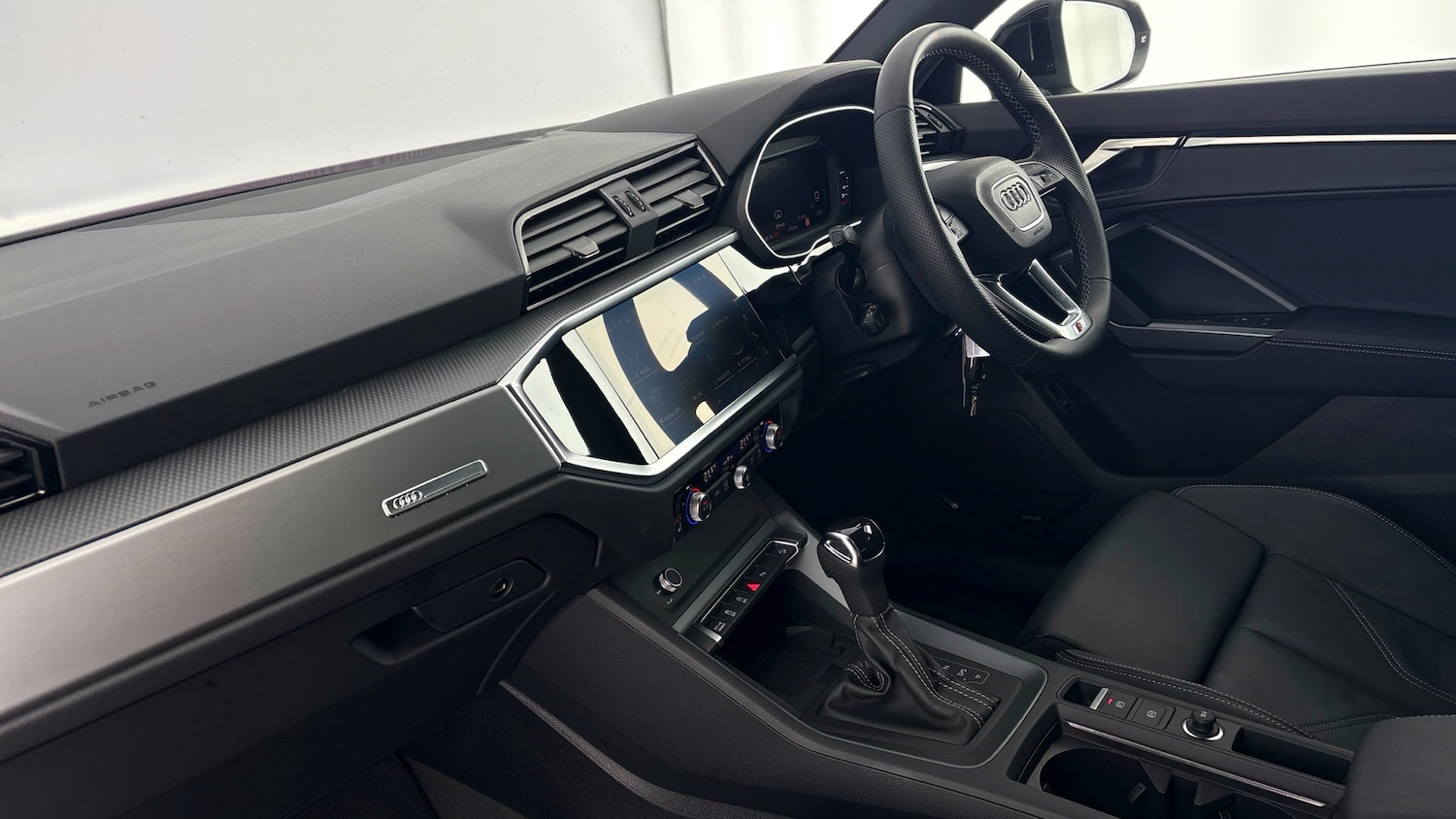 Used Audi Q3 2024 for sale - 78112258: Photo 2