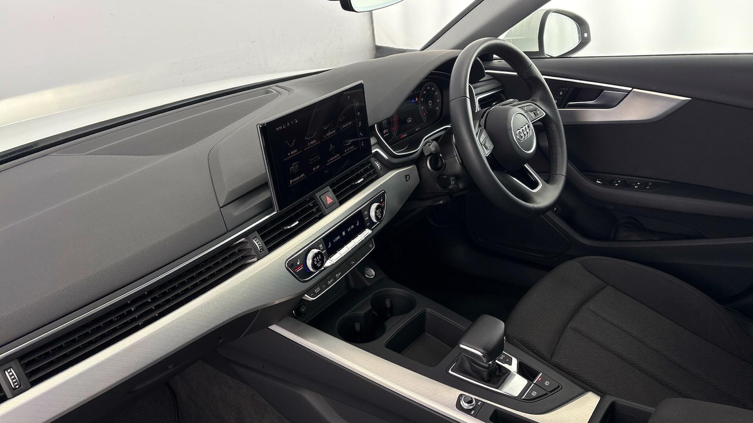 Used Audi A4 Avant 2023 for sale - 78004773: Photo 2