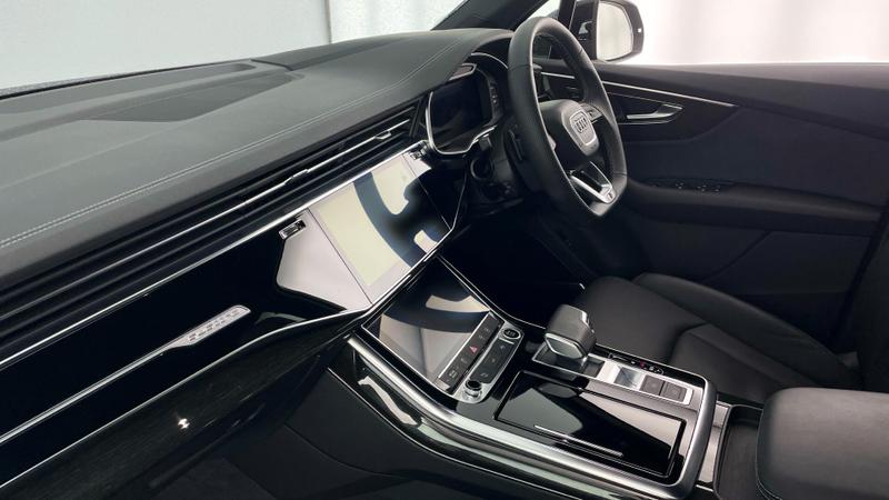 Used Audi Q7 2025 for sale - 76545454: Photo 2