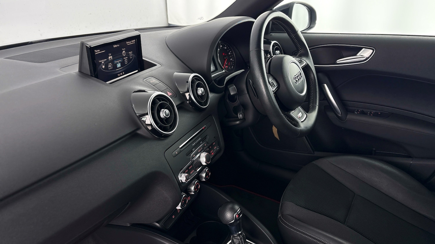 Used Audi A1 2017 for sale - 77602363: Photo 2