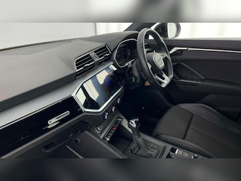 Used Audi Q3 2023 for sale - 76494653: Photo