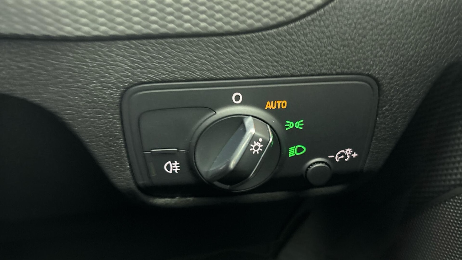 Used Audi Q2 for sale - 77602467: Photo 24