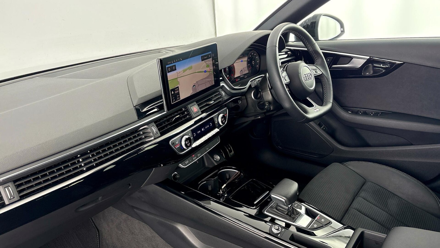 Used Audi A4 2024 for sale - 77803925: Photo 2