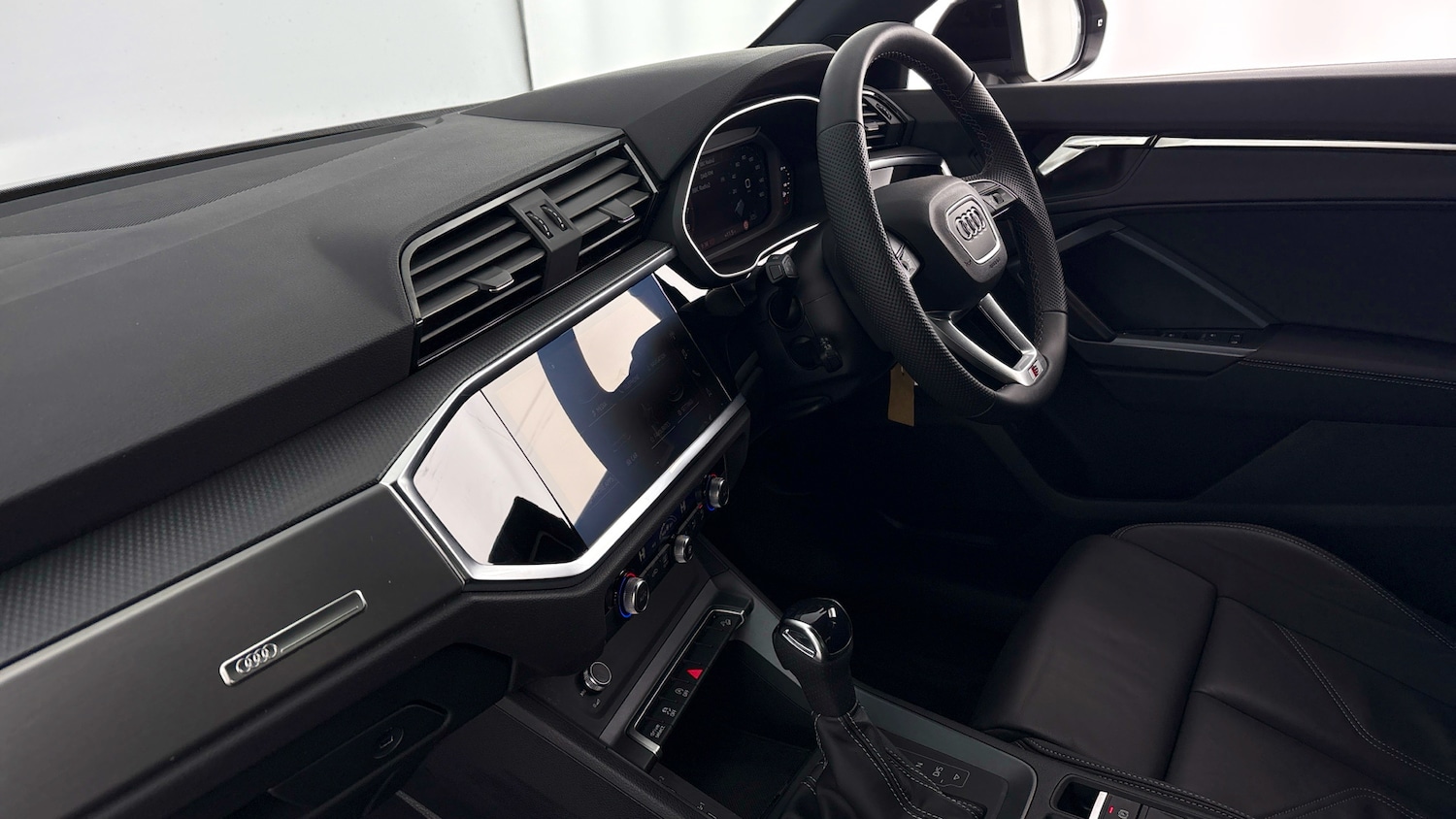 Used Audi Q3 2025 for sale - 77504810: Photo 2