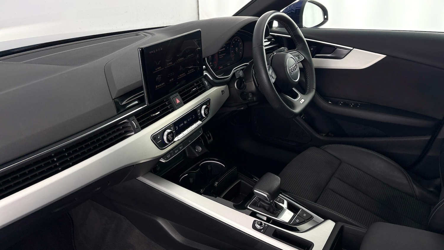 Used Audi A4 2023 for sale - 77678943: Photo 2