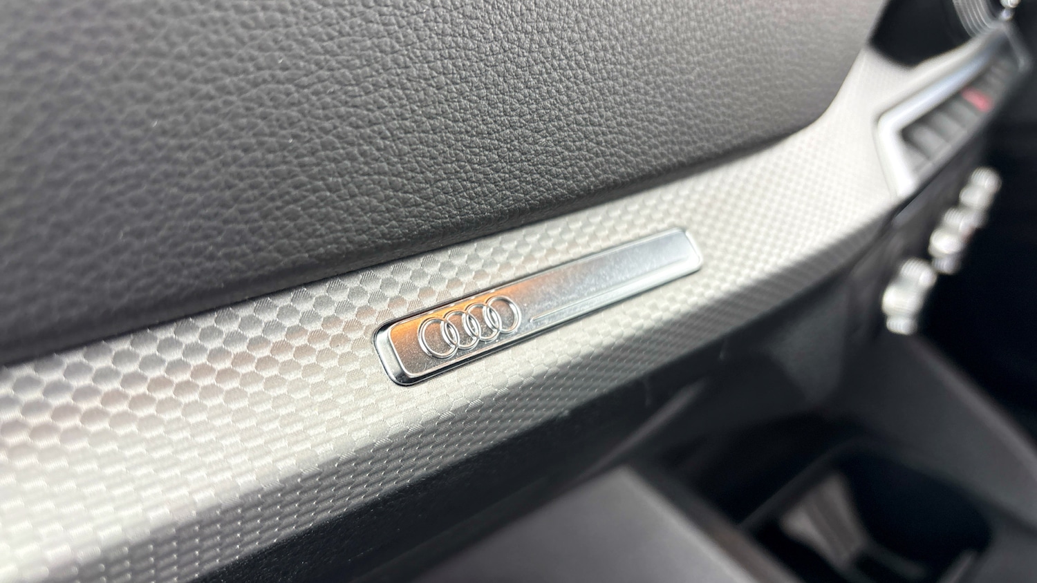 Used Audi Q2 2023 for sale - 77938301: Photo 32