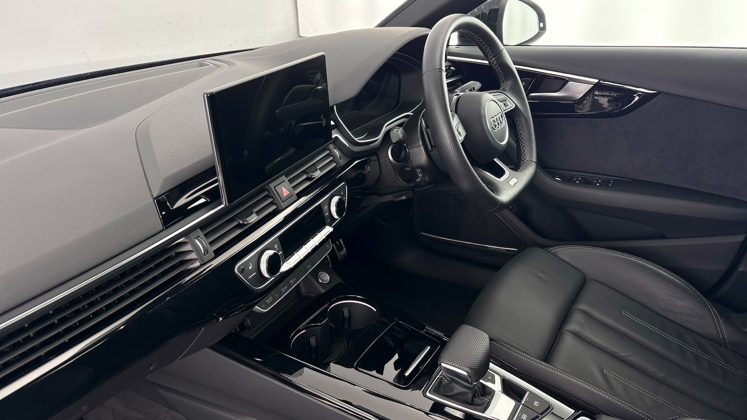 Used Audi A4 2023 for sale - 77974100: Photo 2