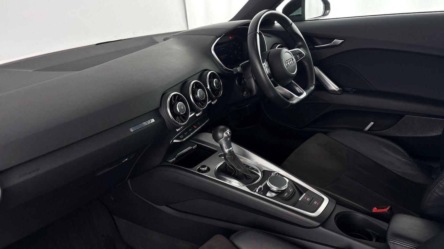 Used Audi TT 2022 for sale - 77603857: Photo 2