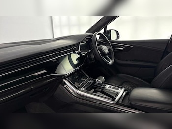 Used Audi Q7 2021 for sale - 77071624: Photo