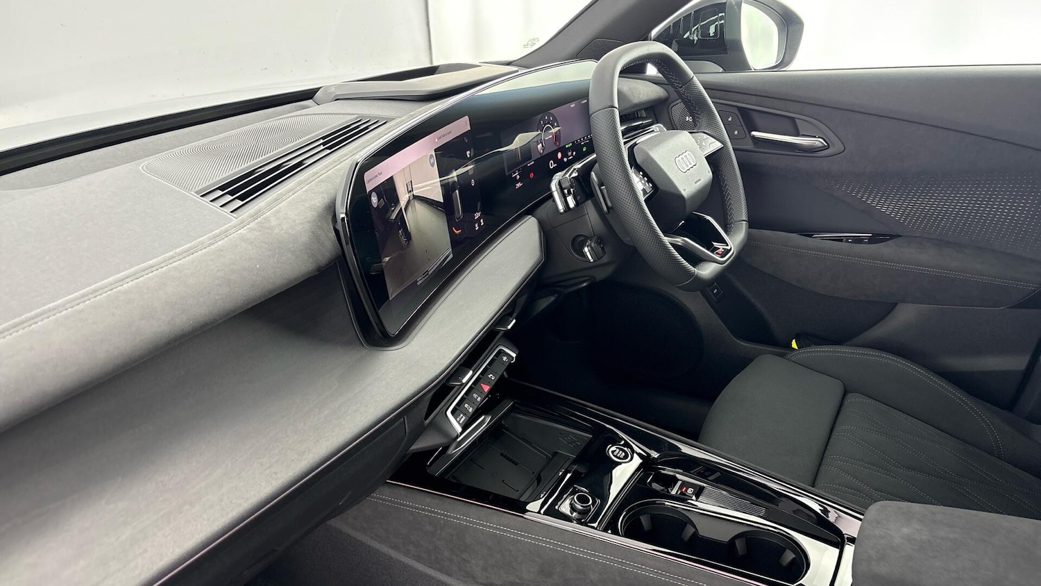 Used Audi Q3 for sale - 77639419: Photo 2