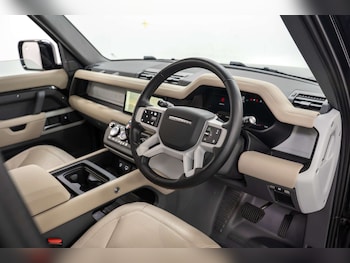 Used Land Rover Defender 2024 for sale - 78201132: Photo