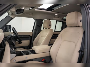 Used Land Rover Defender 2024 for sale - 78201132: Photo