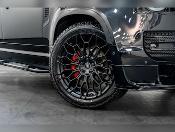 Used Land Rover Defender 2024 for sale - 78201132: Photo