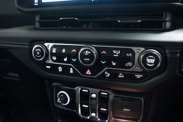 Used Jeep Wrangler 2024 for sale - 76206717: Photo 30