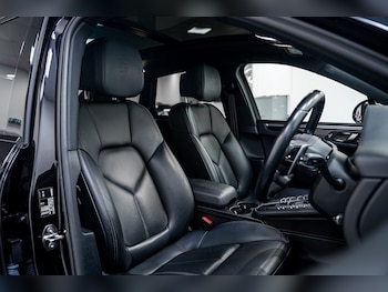 Used Porsche Macan 2020 for sale - 76245580: Photo