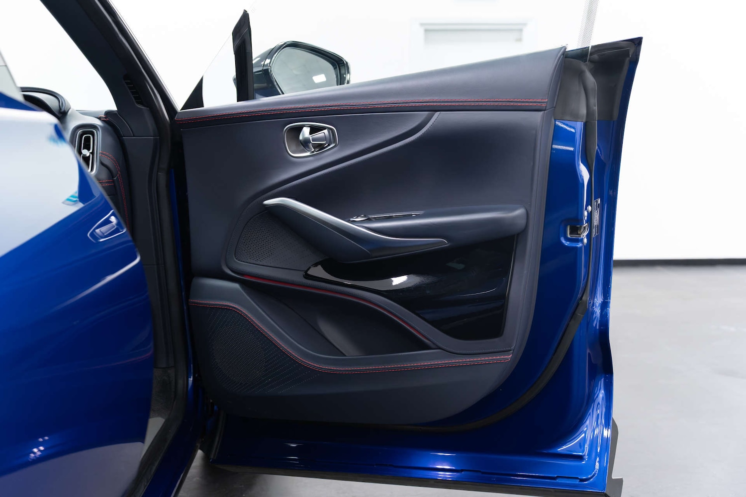 Used Aston Martin DBX 2023 for sale - 77590627: Photo 12