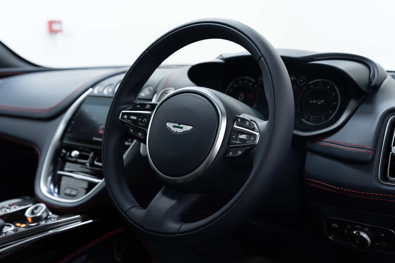 Used Aston Martin DBX 2023 for sale - 77590627: Photo 16