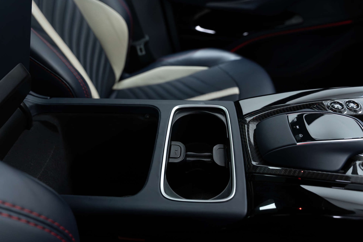 Used Aston Martin DBX 2023 for sale - 77590627: Photo 29