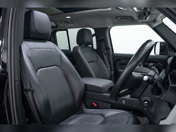 Used Land Rover Defender 110 2024 for sale - 78952000: Photo