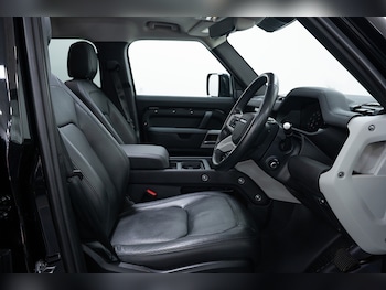 Used Land Rover Defender 110 2024 for sale - 78952000: Photo